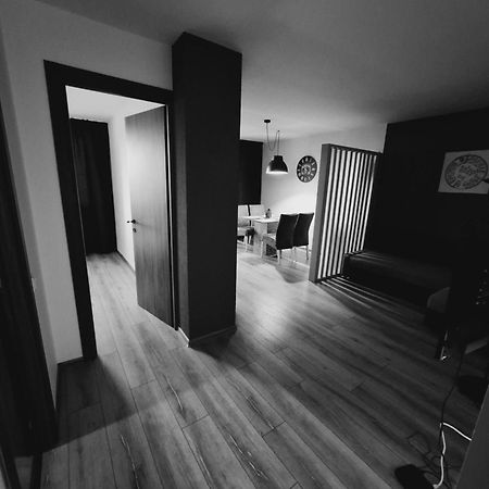 New Grey Apartament Reghin Exterior photo