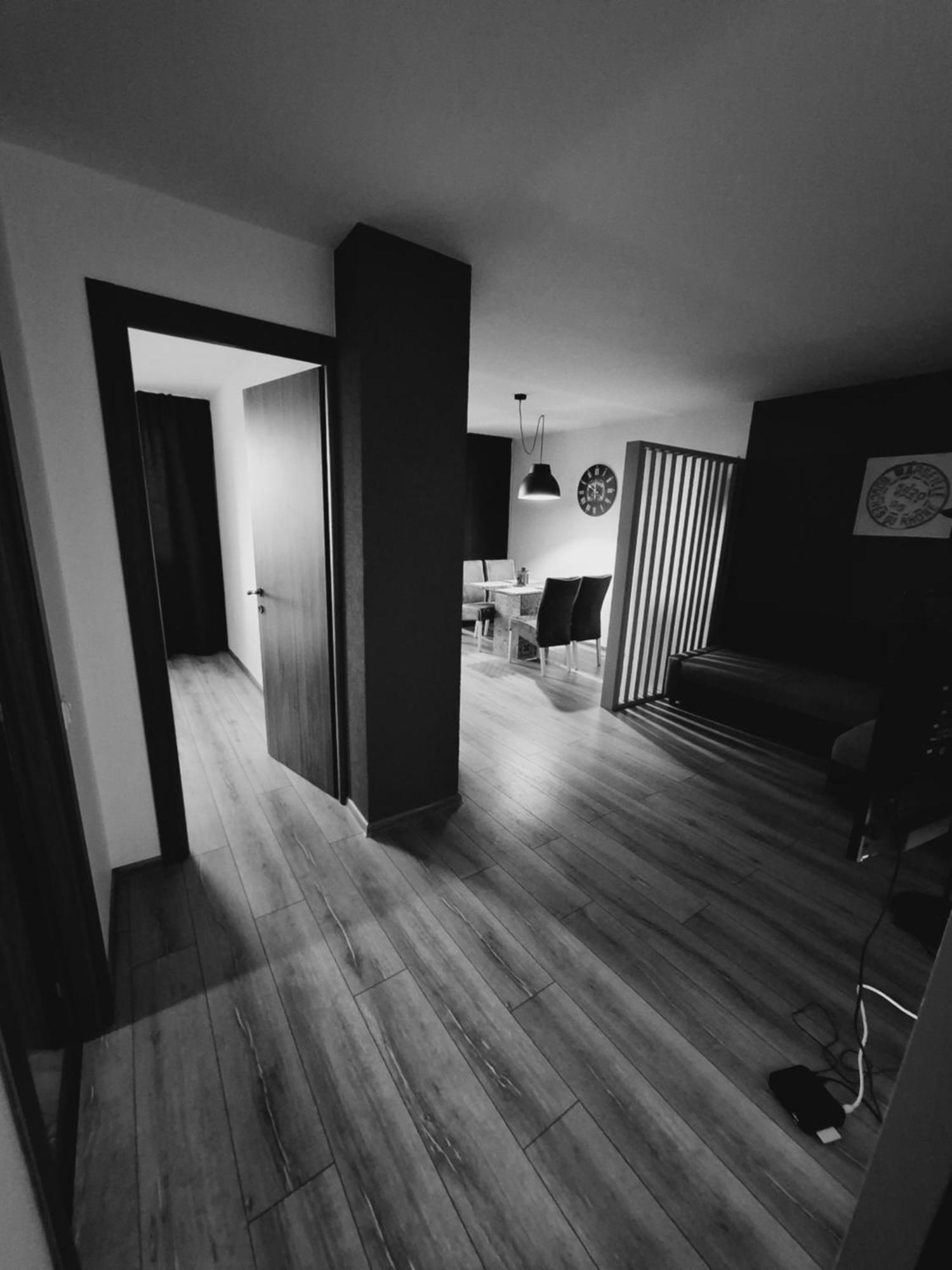 New Grey Apartament Reghin Exterior photo