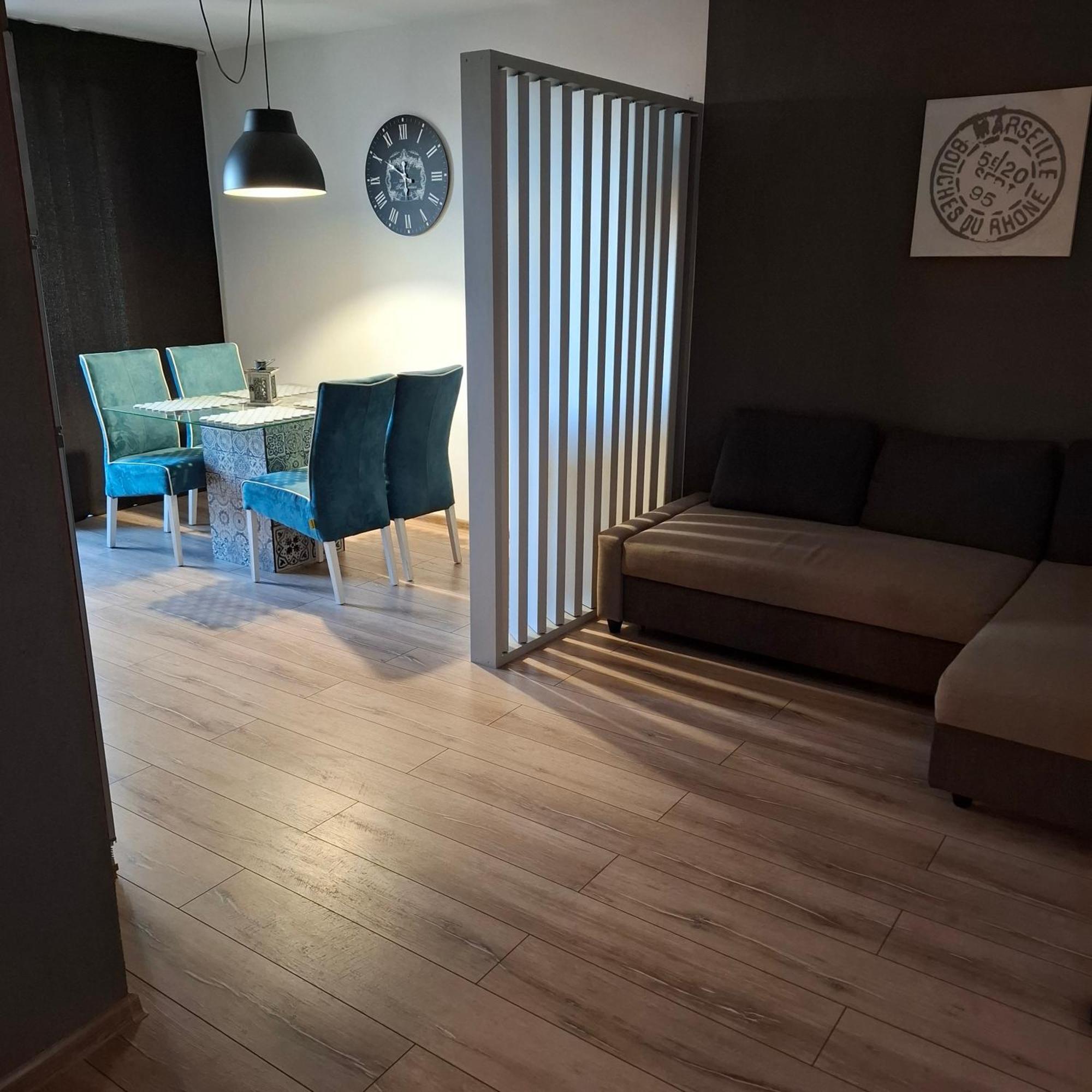 New Grey Apartament Reghin Exterior photo
